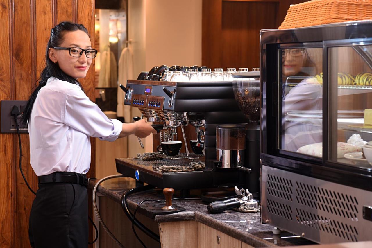 Hotel Thamel Park カトマンズ エクステリア 写真