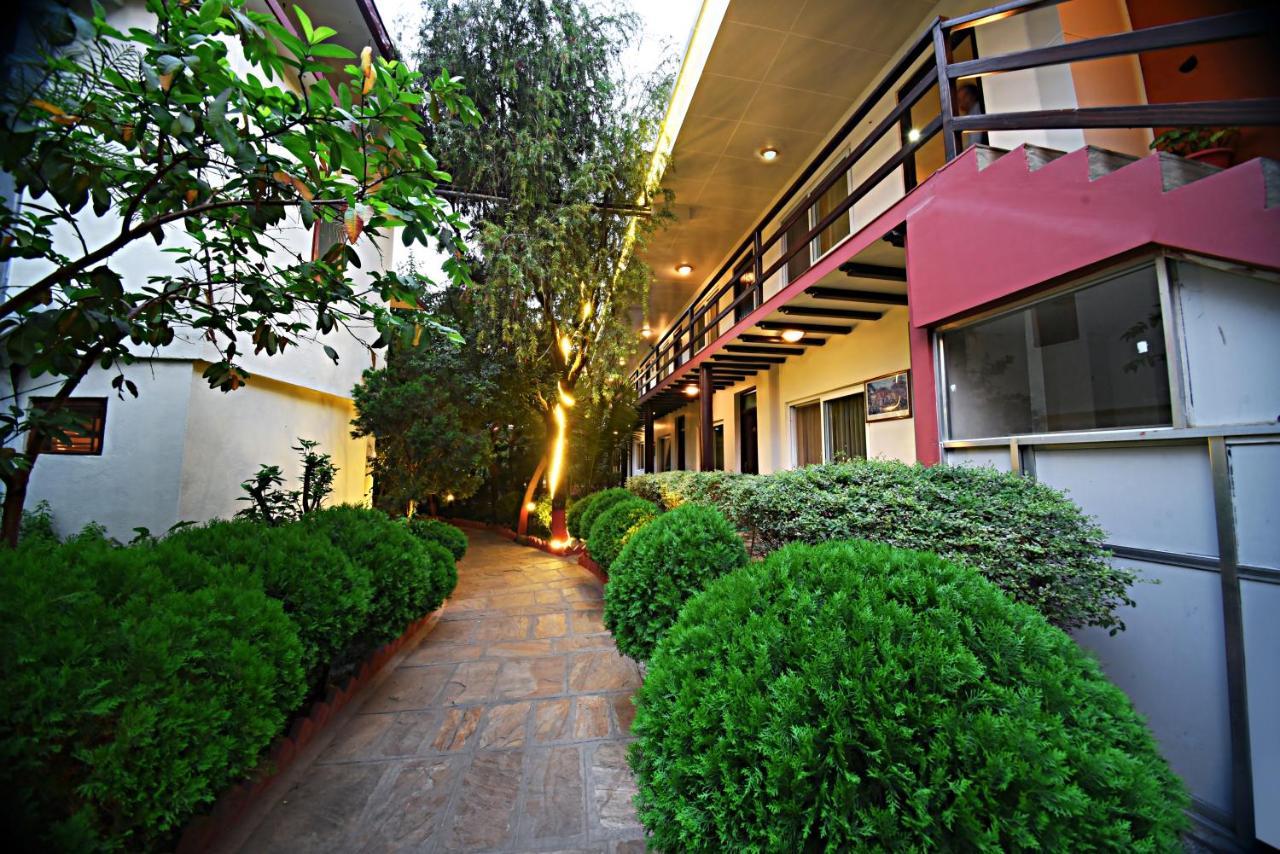 Hotel Thamel Park カトマンズ エクステリア 写真